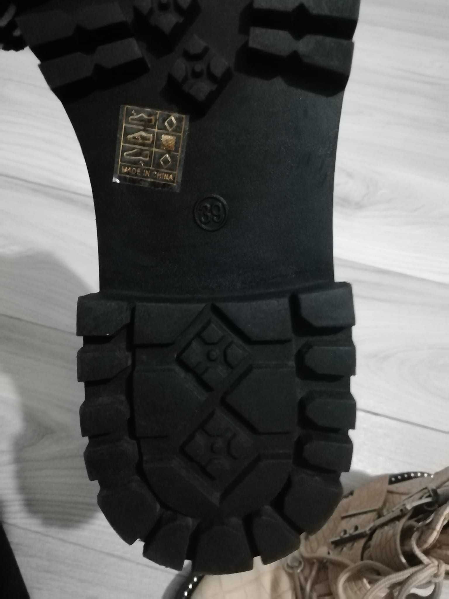 Ghete crem model crocodil mărimea 39 din imitatie piele Punk Rock