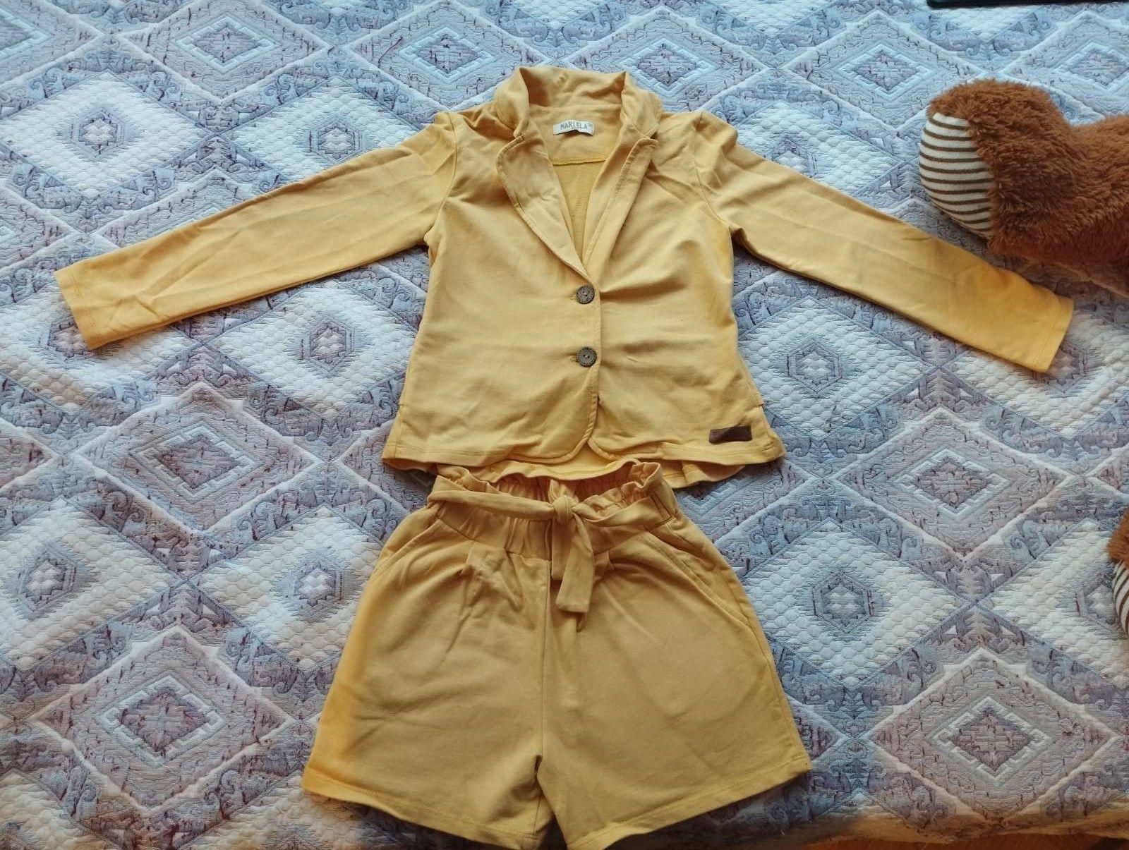 Детско комплектче от сако и къси панталонки