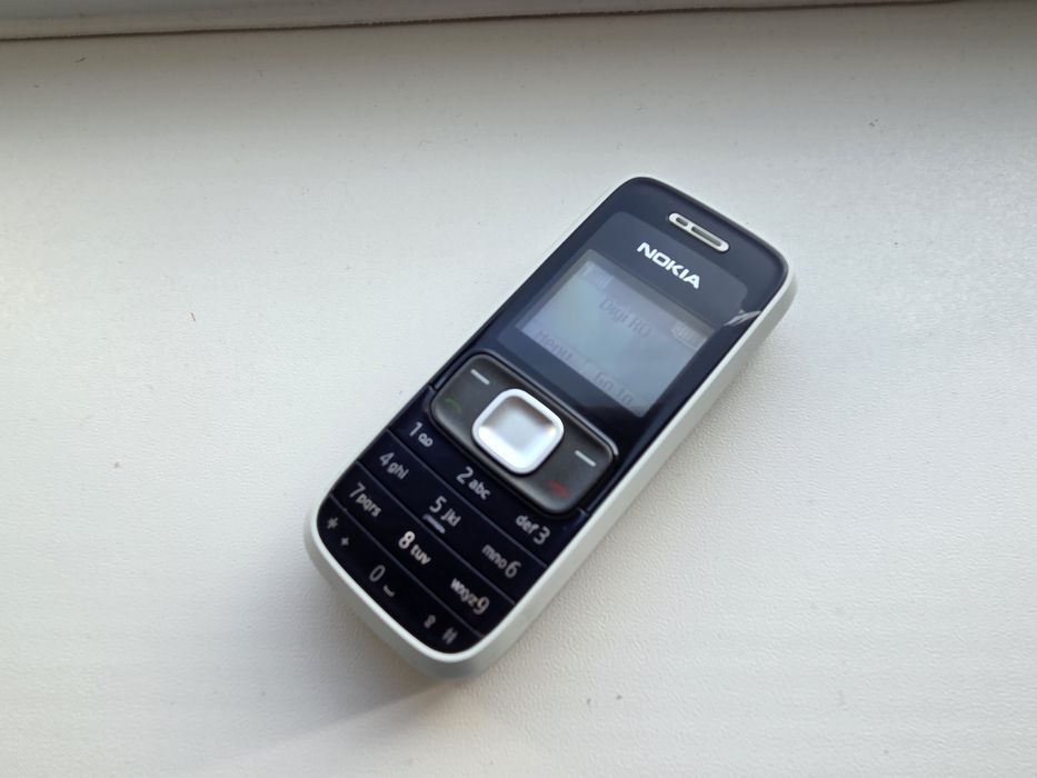 Nokia 1209 - telefon simplu cu butoane