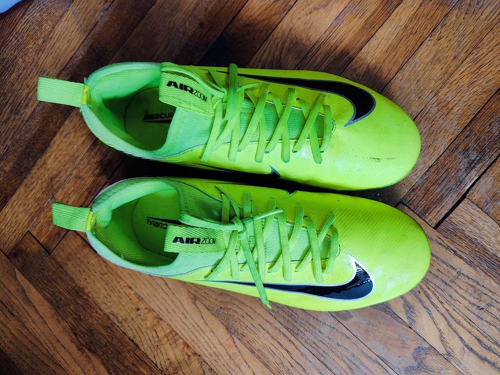 Оригинални бутонки на Nike 38 номер