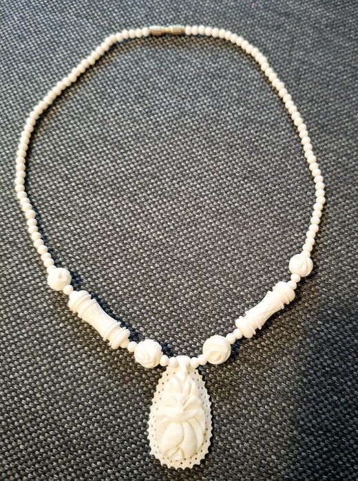 Колиета от естествени материали