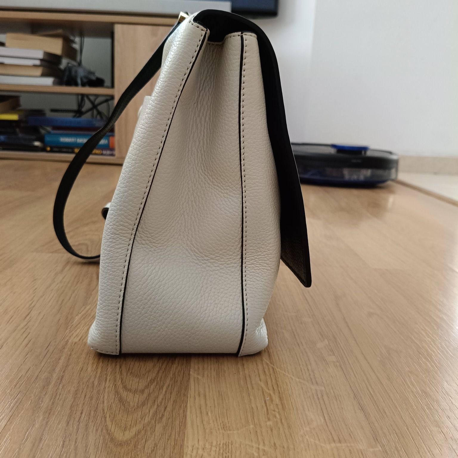 Оригинална кожена чанта Coccinelle Нова
