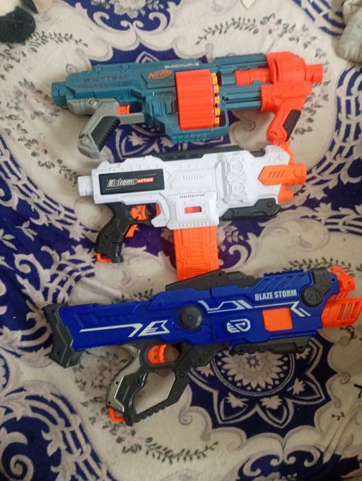 Vând pistoale de jucarie