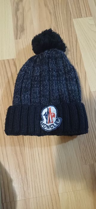 Se vinde geacă Monclear mărimea S plus căciulă Monclear