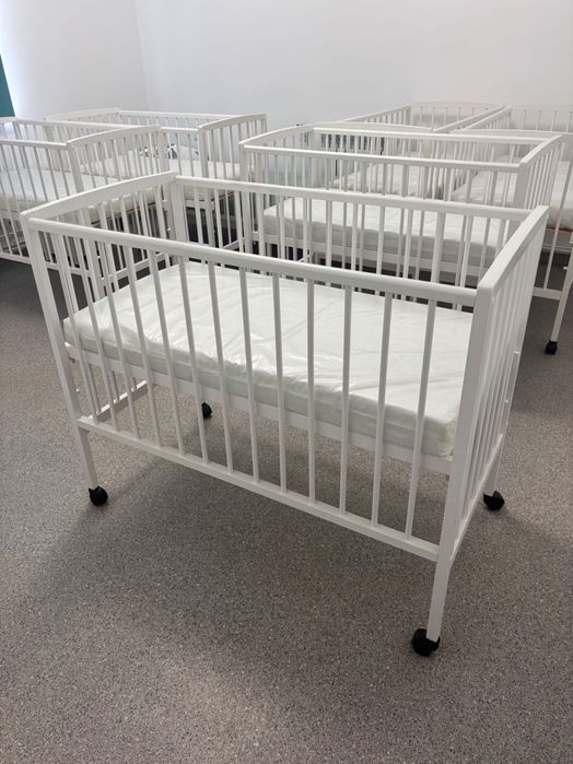 Детские кроватки с колесика.