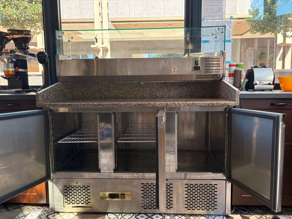 Masa rece preparare pizza+ vitrina ingrediente