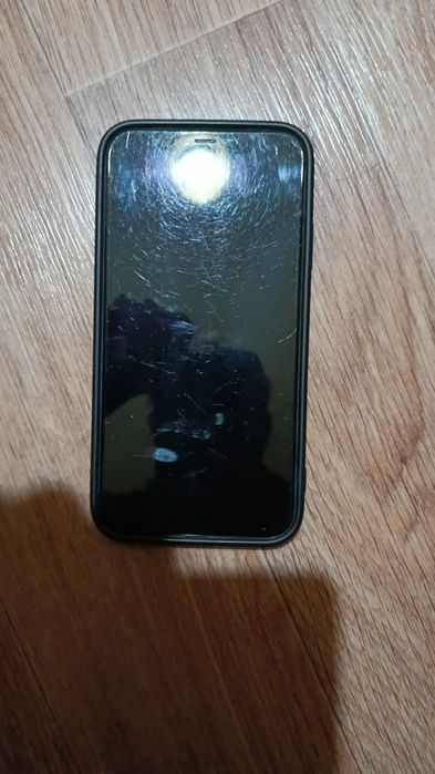 Продам 11 айфон.