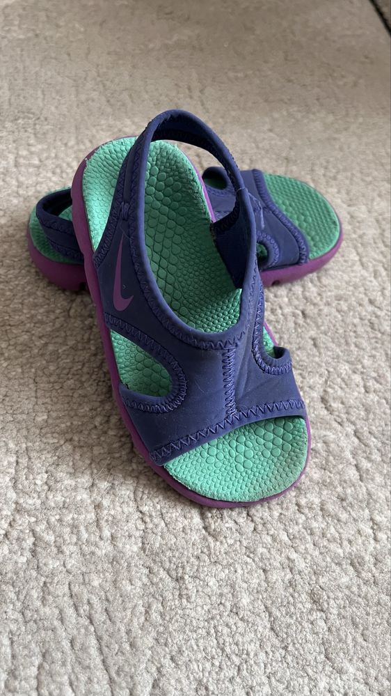 Nike.      Ннмн