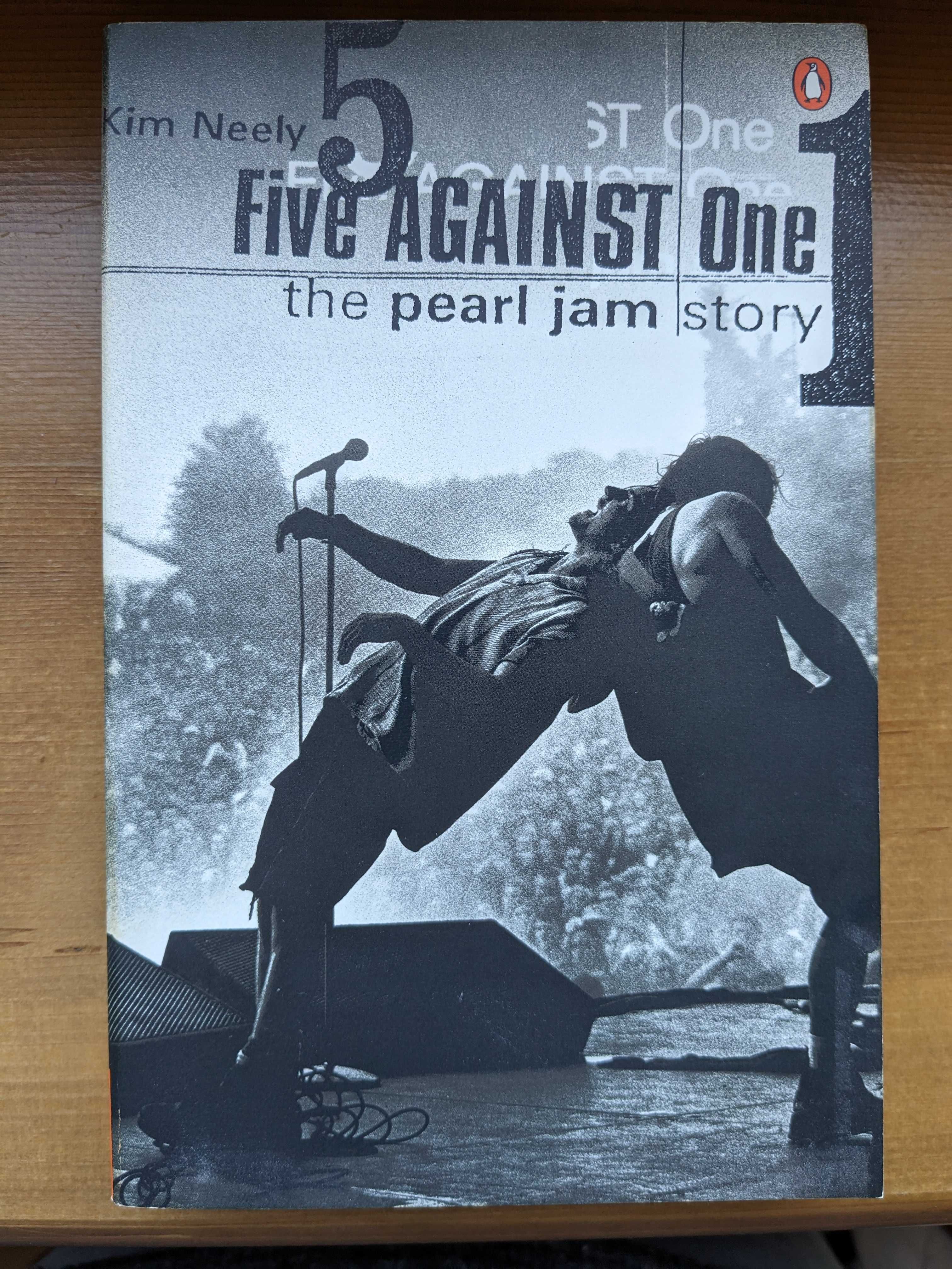 "Five Against One, The Pearl Jam Story", de Kim Neely