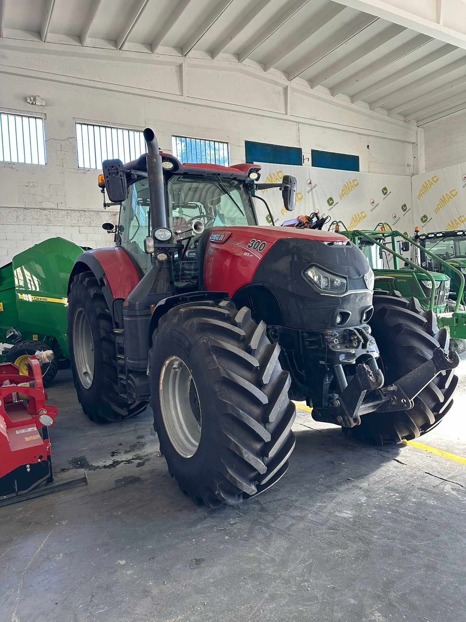 Tractor Case IH Optum 300