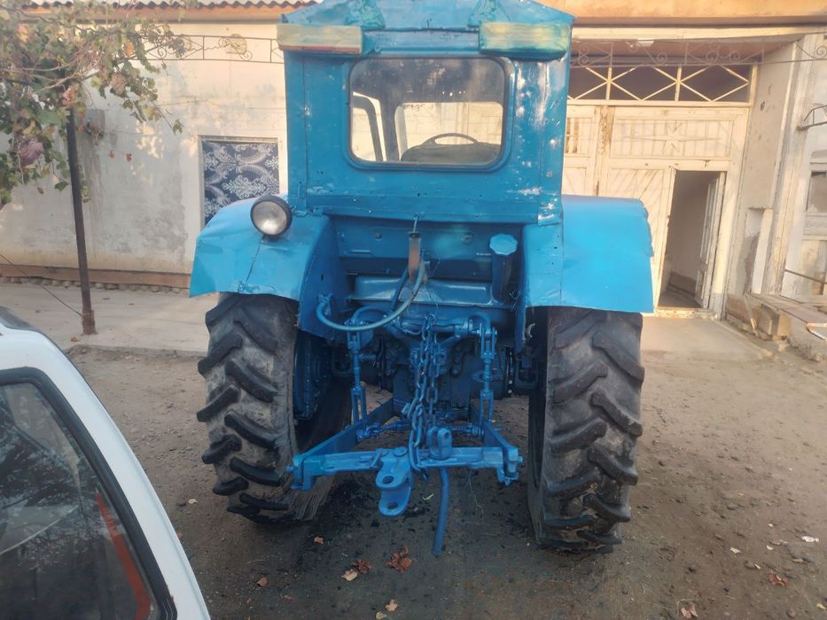 T 40 holati yaxshi ishlab turipdi matoriga gapyoq  narxini kelishamiz