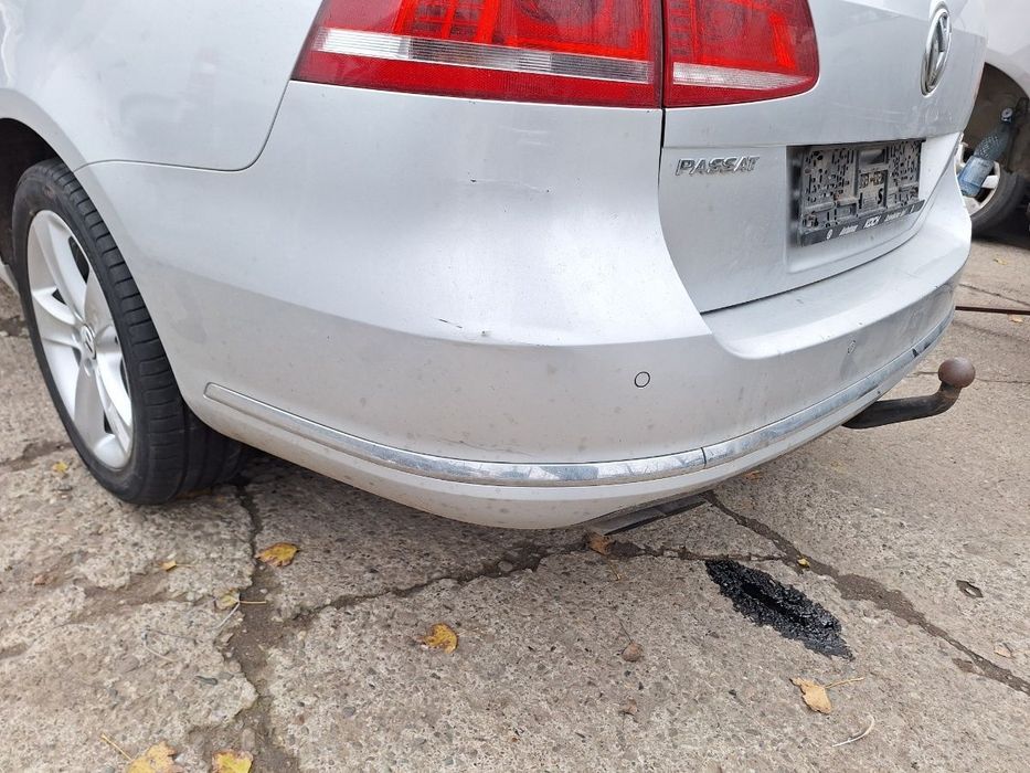 Bara spate cu gauri de senzori si ornamenr cromat VOLKSWAGEN PASSAT B7 VARIANT 365 2010 - 2014 , gri LA7W