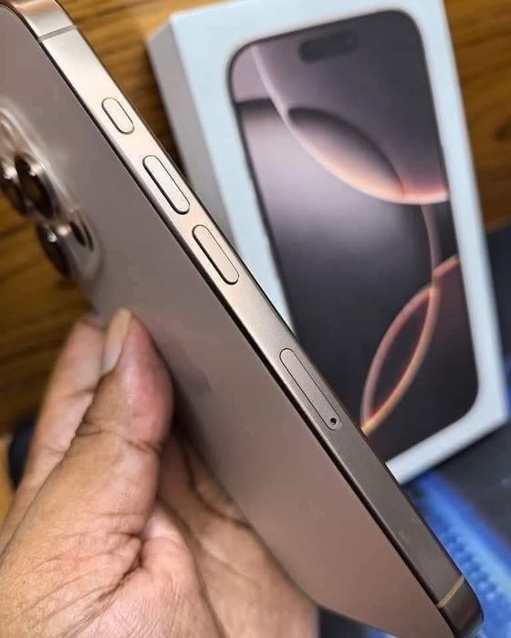 iPhone 16 PRO MAX cu 100 % Viata Bateriei