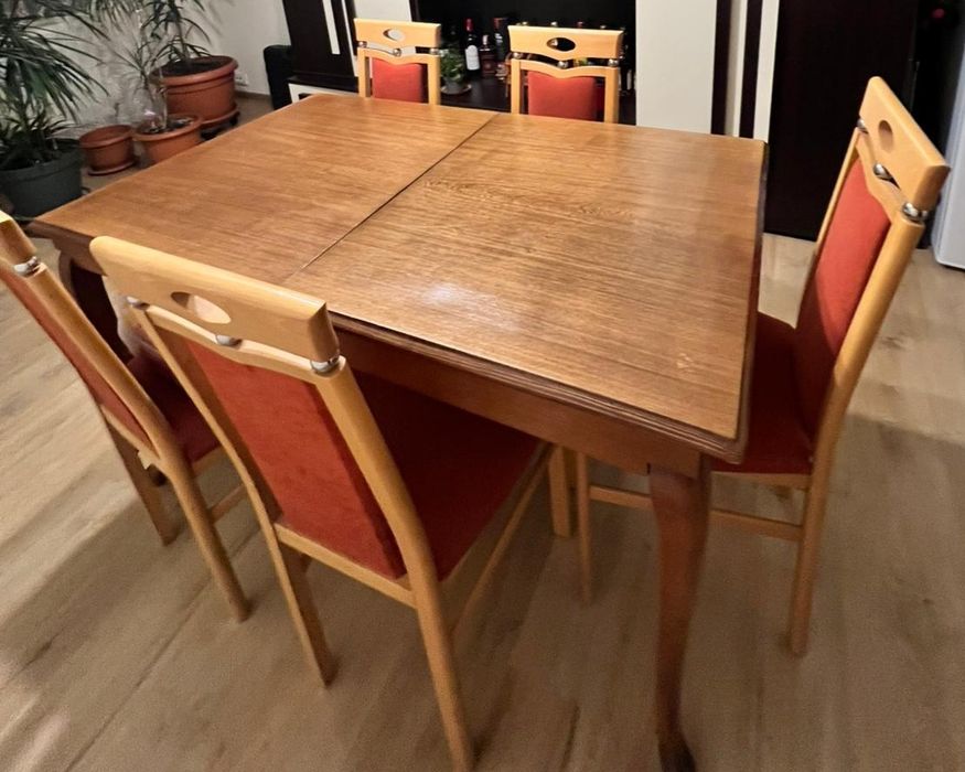 Vând masa cu 5 scaune extensibila
