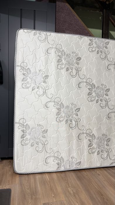 Отдам матрас на большую и детскую кровать