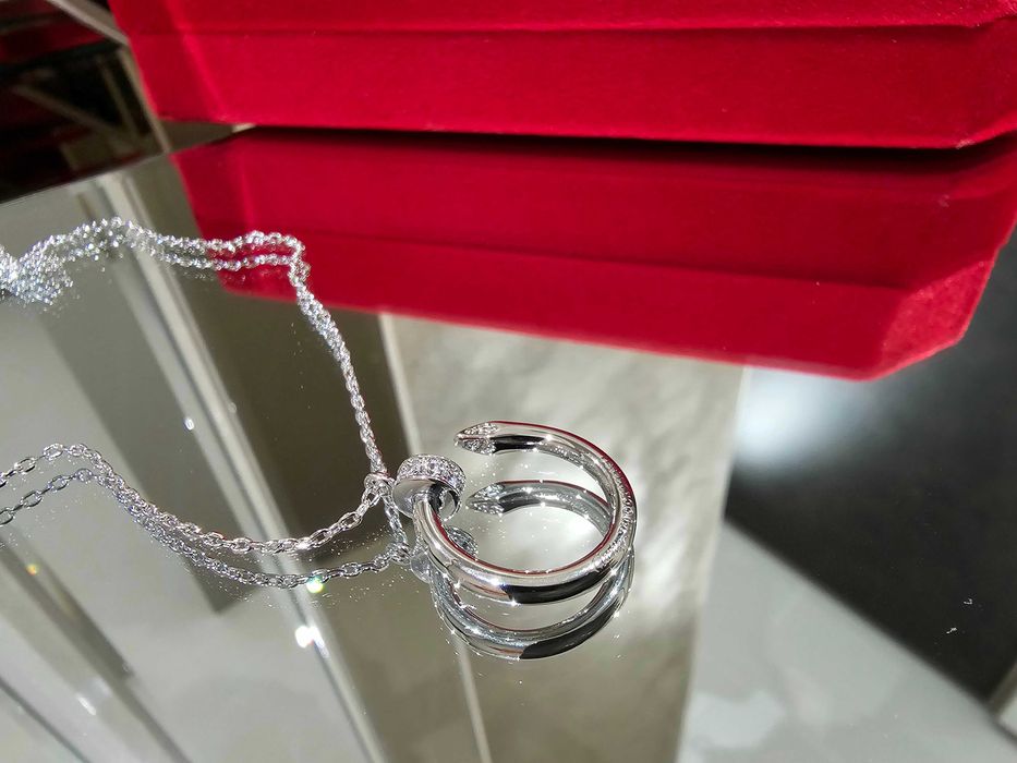 CARTIER Nail Juste un Clou Silver Diamonds Pendant Дамско Колие Пирон