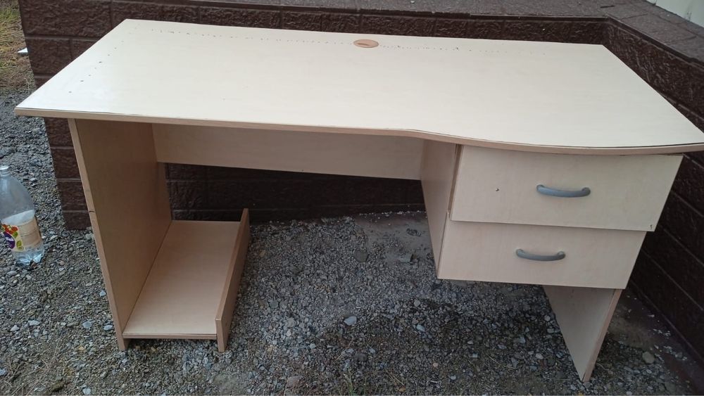 Письменный стол продается