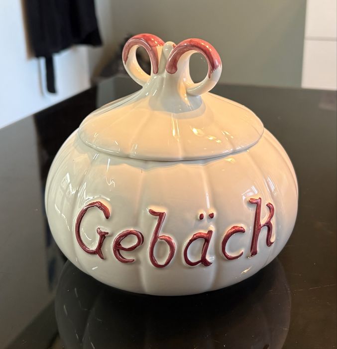 Керамичен буркан за сладки