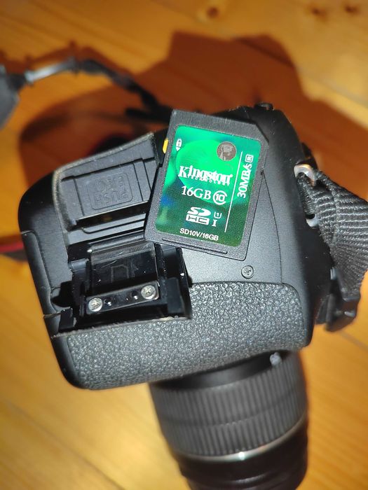 Фотоапарат Canon EOS 600D Full-HD EOS video