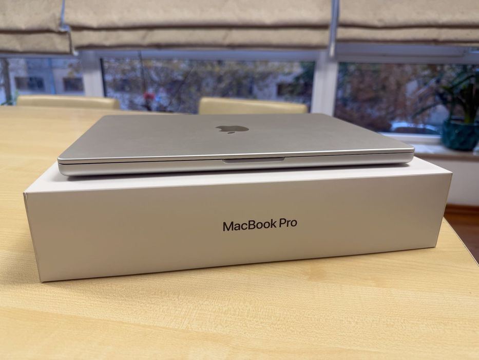 MacBook Pro 14'' Retina Display, 512 gb, cu cip M4 PRO, 24 gb