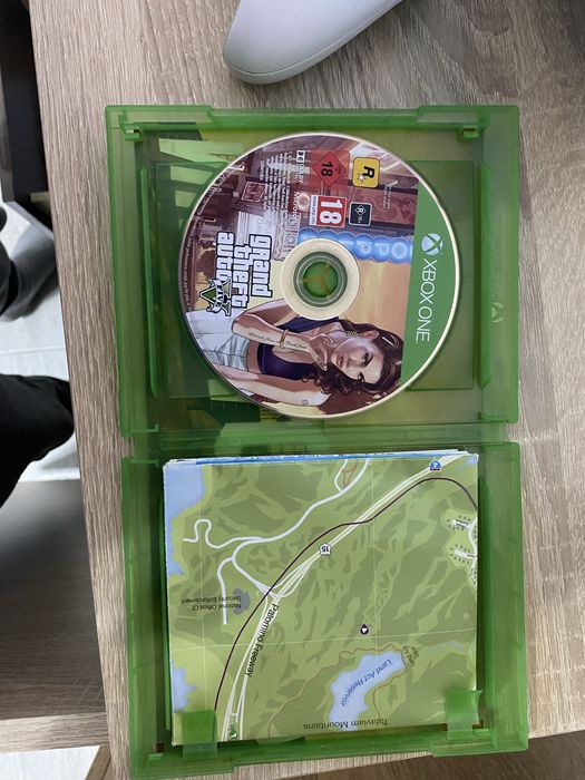 Xbox one s 1tb cu gta 5