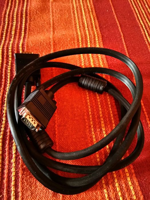Vând cablu VGA