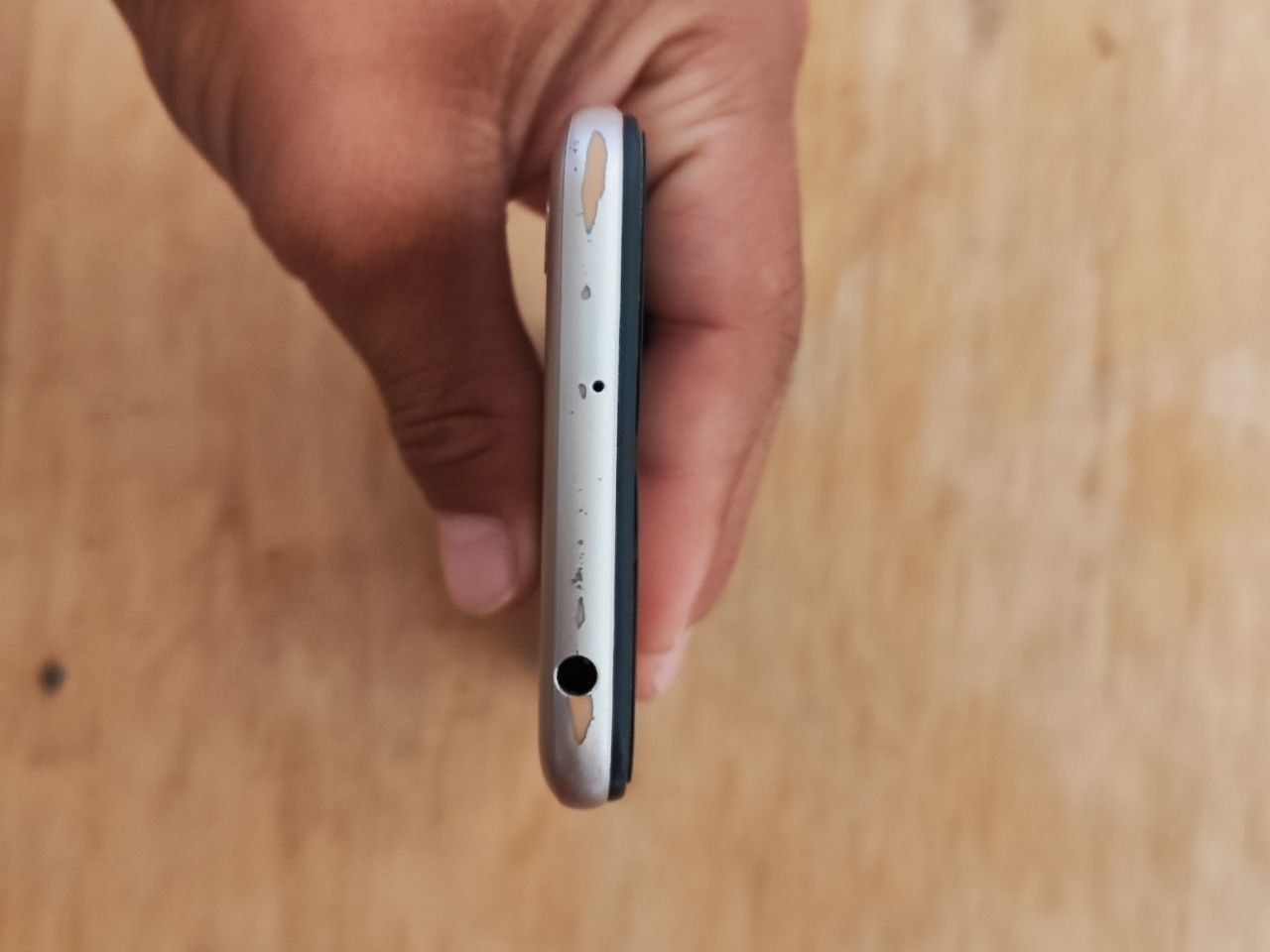 Honor 8s arzon ozgina chaqa chuqasi bor lekin zo'r ishlaydi