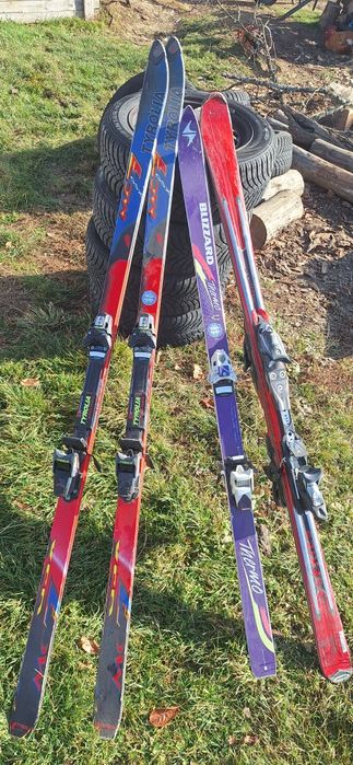 Vând schiuri 250 buc