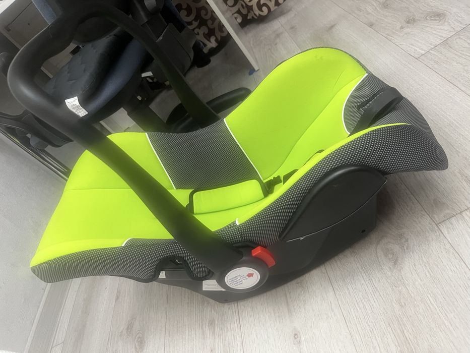 Продам новую автокресло покупали за 23,отдам за 15