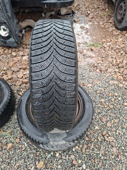 Гуми 185/65/15 зимни 2броя