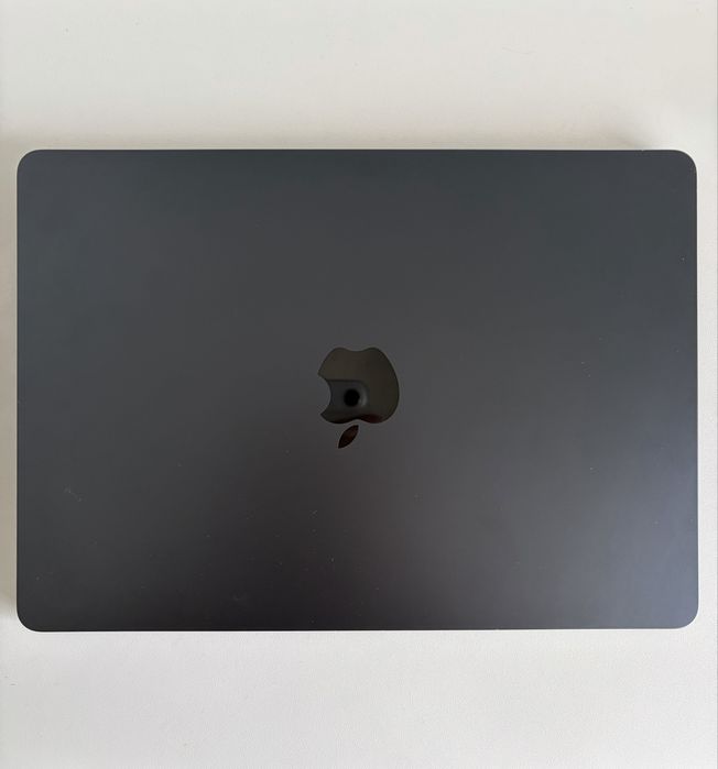 MacBook Air M2 13.6” 8GB RAM 256GB SSD
