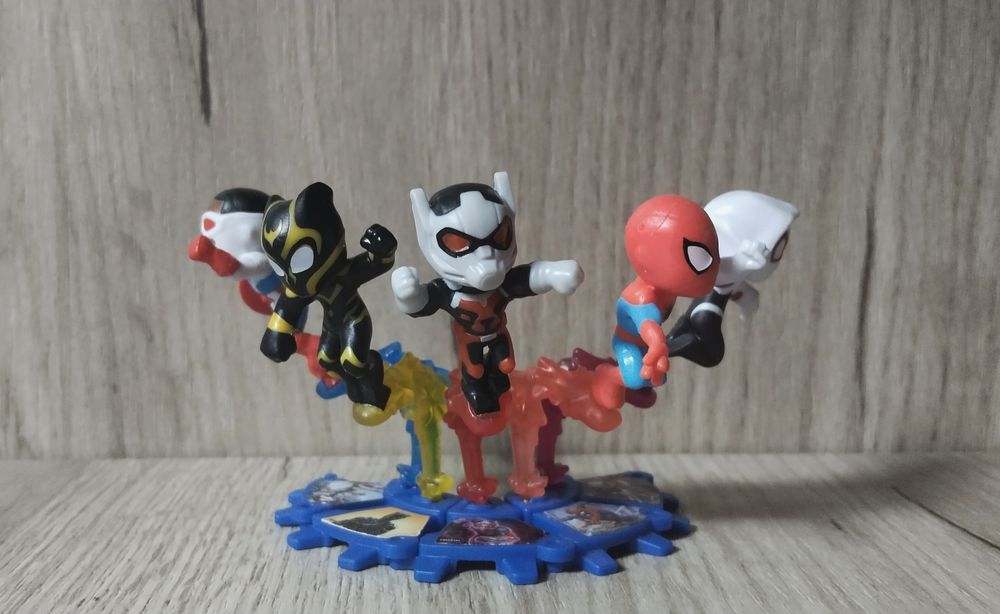 Фигурки супергероев Marvel киндер