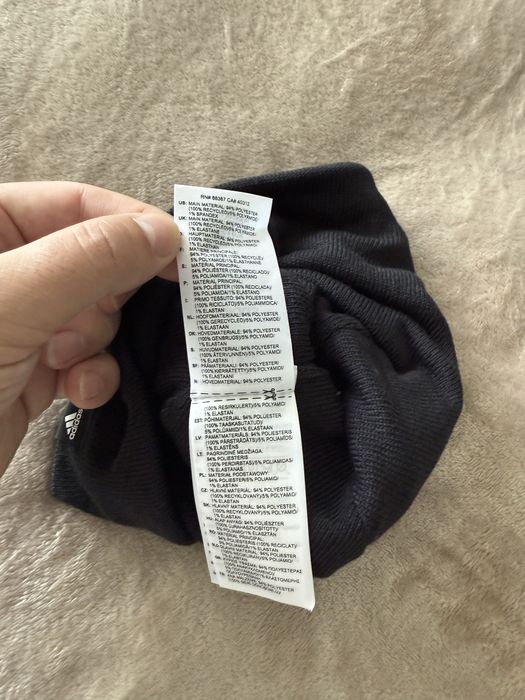 Adidas Performance caciula cu ciucure negru cu alb marime OS noua