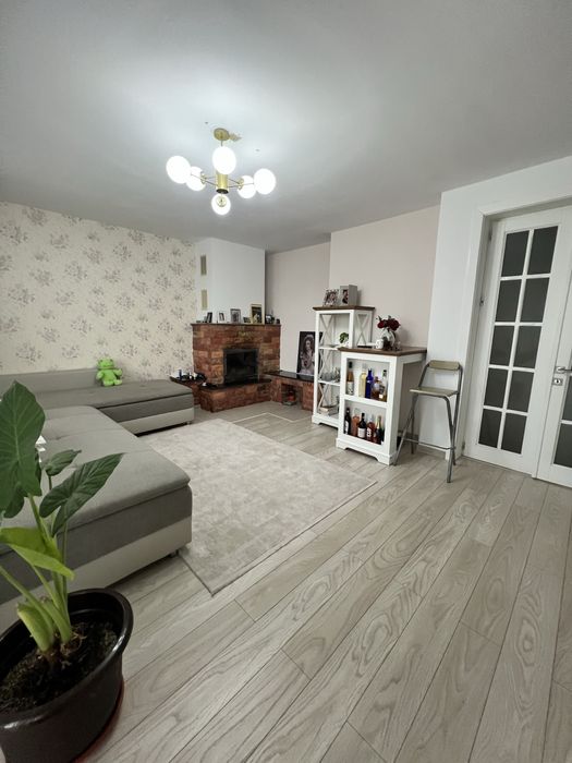 Vand casa 5 camere,200mp utili,850 mp teren,7 km de Pitesti(10 min),