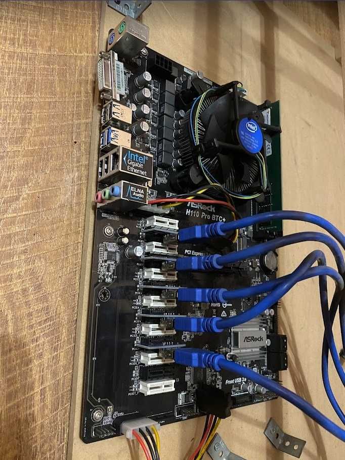 Дъно + процесор + памет + конструкция за копаене (Mining rig)