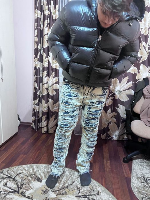 Blugi de pe h_esntls