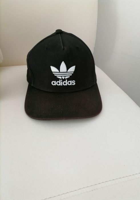 Vand Șapcă firma sport/fashion noua produs de calitate import.