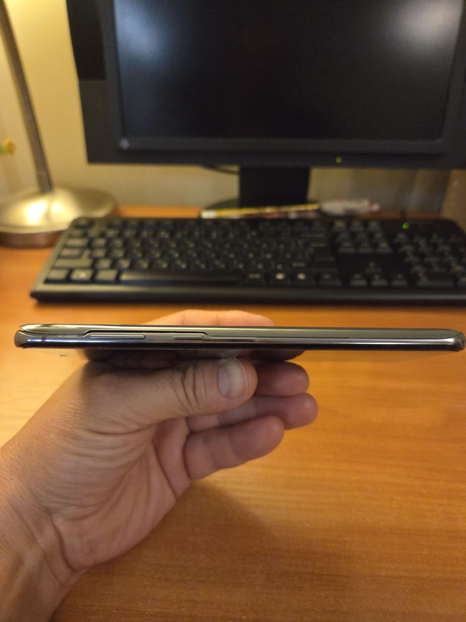 Продавам Samsung S20 + Cosmic Gray