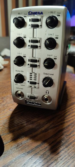 Музыкальная аппаратура компрессор,, звуковая карта,