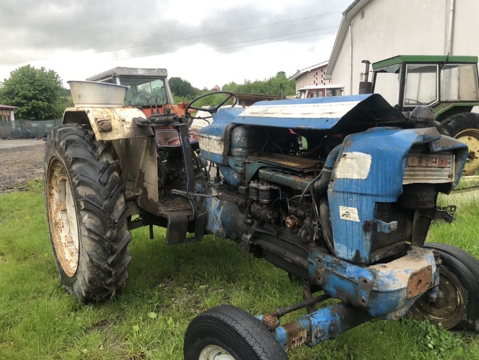 Dezmembrez Ford 5000