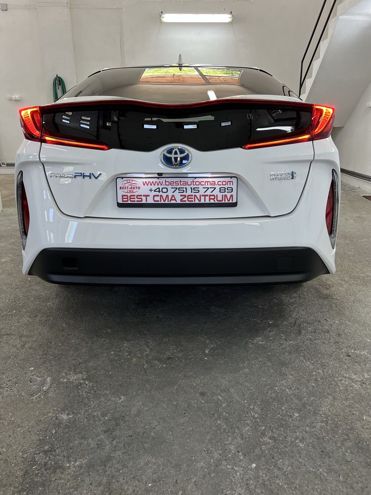 Toyota Prius Plug-in Hybrid, Head-up, pretul afisat este cu TVA inclus