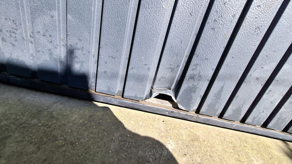 Ușa garaj rabatabila