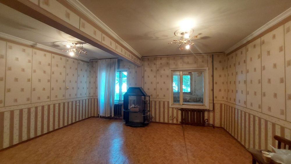 4/1/5 (1 этаж). Сергели 4. Квартира 90 м², без ремонта, торец.