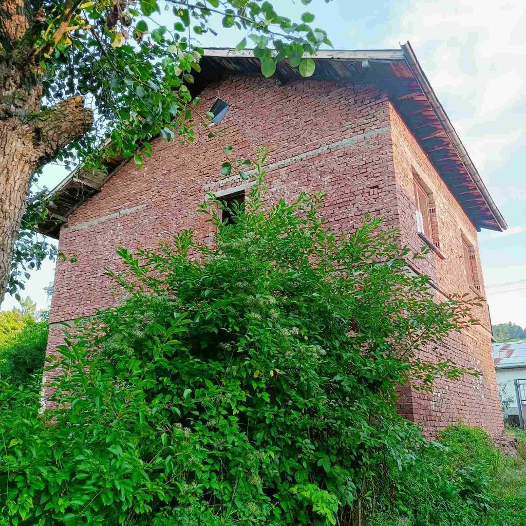 Продава се Къща в с. Извор, Област Перник - 150 кв.м за 400 €/кв.м - Снимка #1