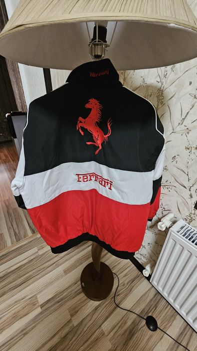 Продаю куртку- бомбер