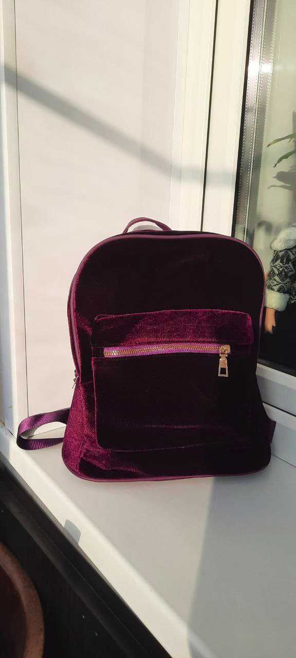 Продам рюкзачок чудесного фиолетового цвета