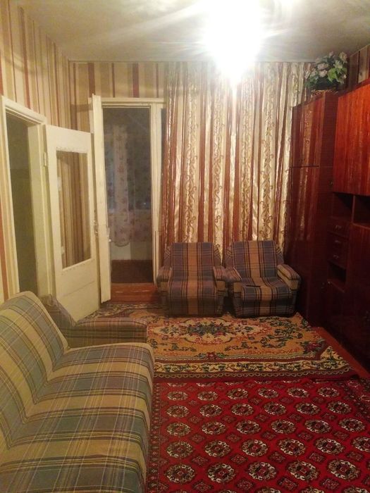 Сдаётся 2 комнатная переделаная в 3 ком