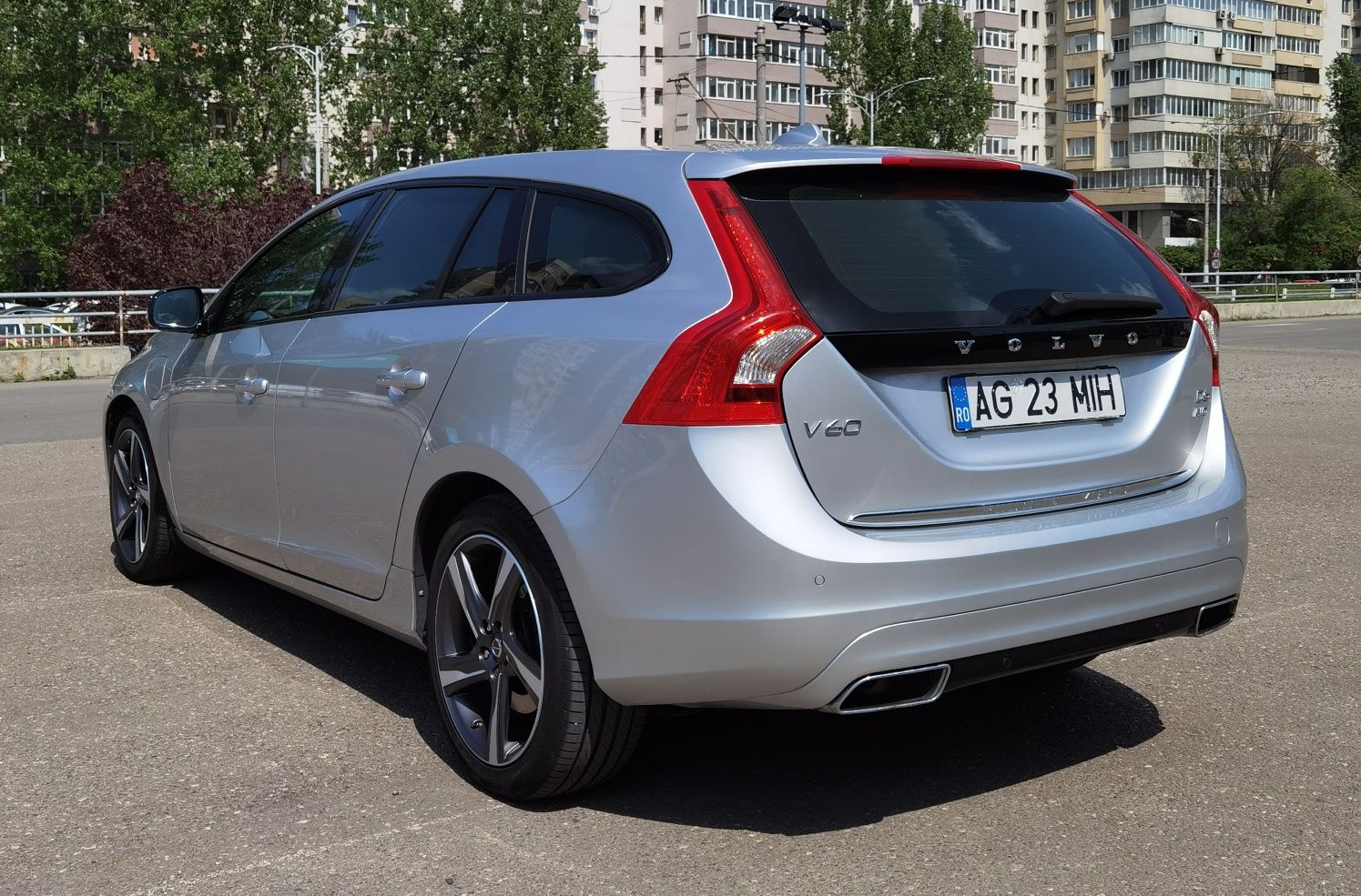 Volvo V60 D6 AWD plug in hybrid