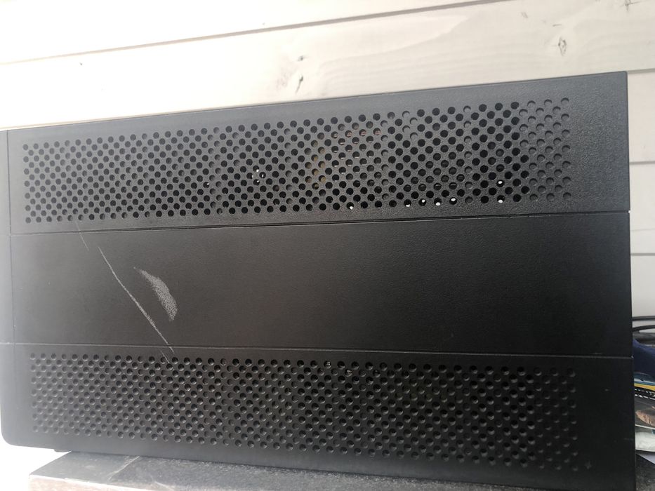 Se vând două UPS Eaton