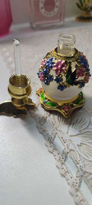 очень красивый флакон для парфюма.